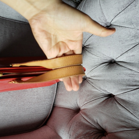 Louis Vuitton - Picture 4 of 7